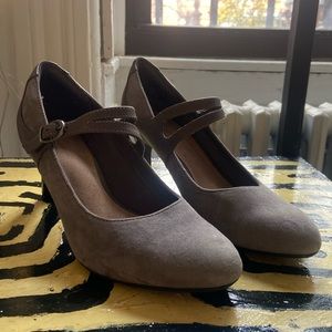 Clarks Muted Gray Heels Size 9